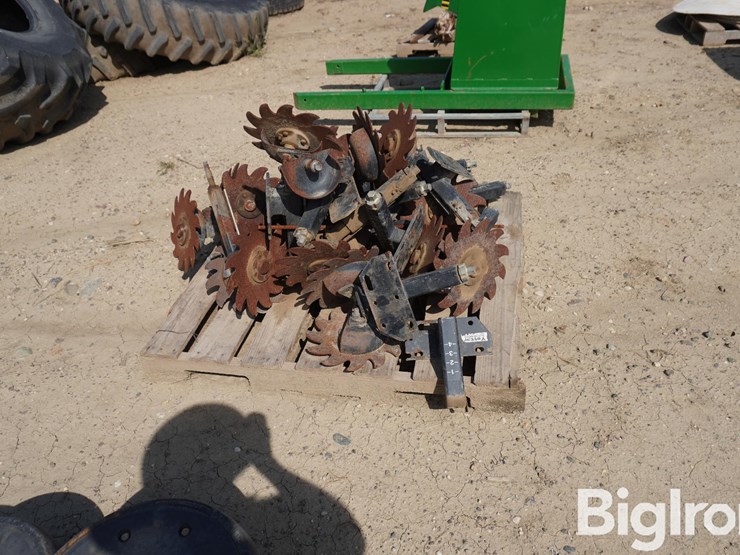 yetter-screw-adjust-trash-managers-image-4