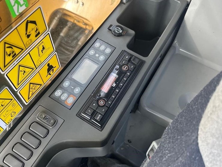 2018-caterpillar-325flcr-image-35