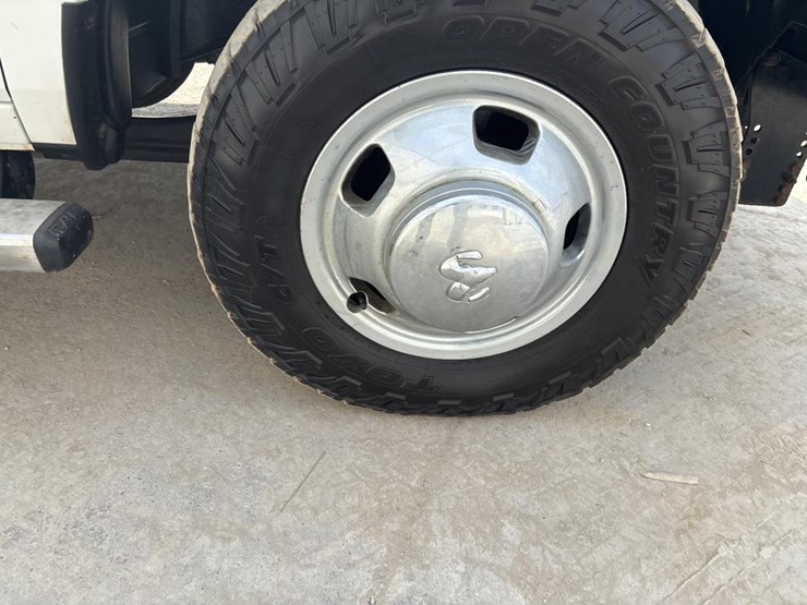 2016-dodge-ram-3500-image-35