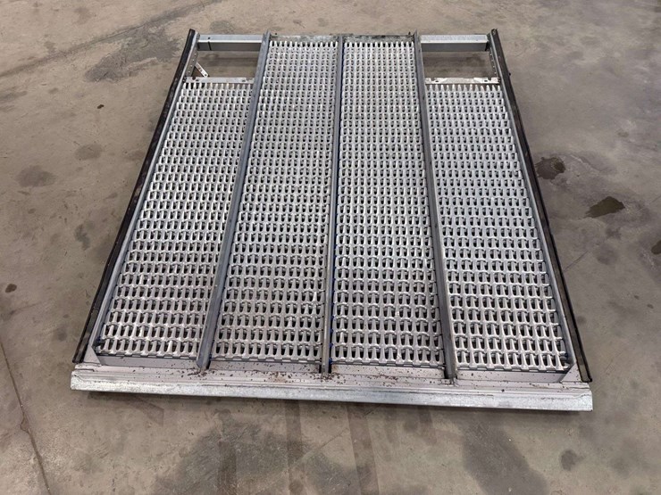 top-sieve-out-of-a-john-deere-9770-combine-image-6