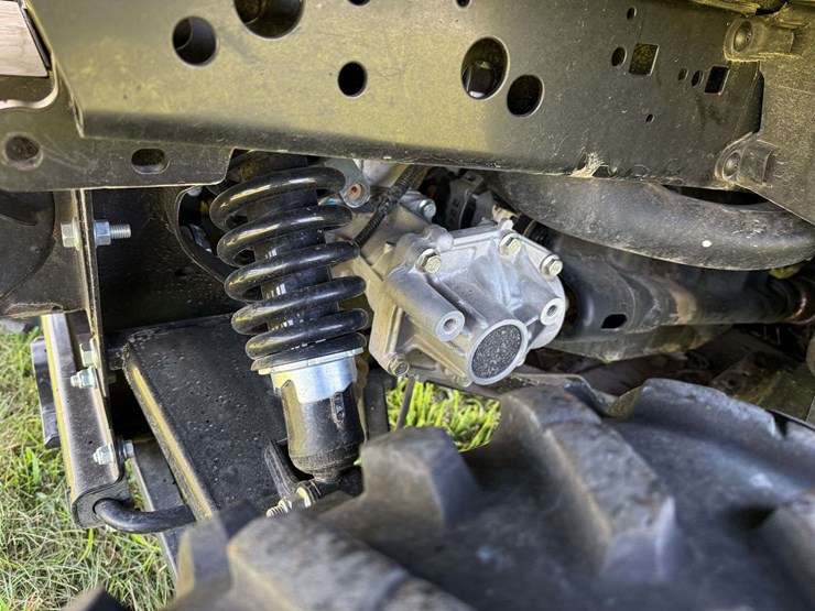 2021-john-deere-gator-image-17