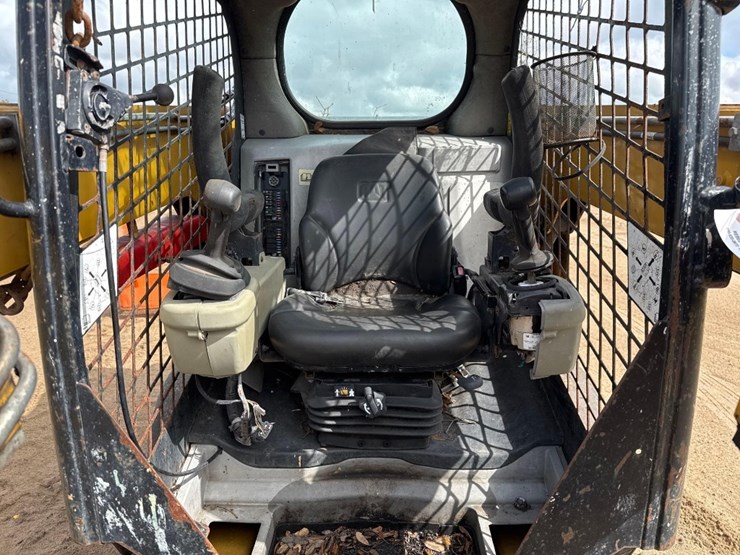 2012-caterpillar-246c-image-18