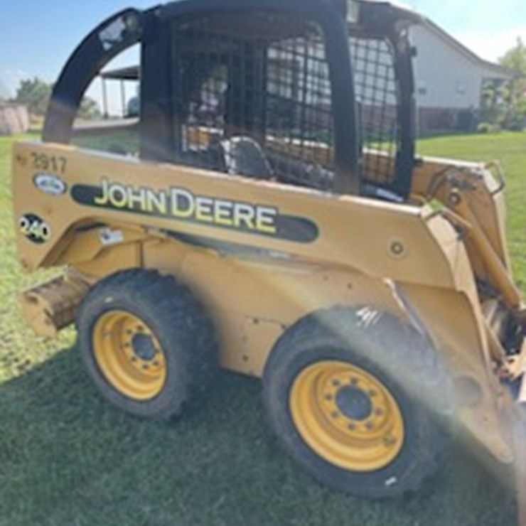 2004 JOHN DEERE 240