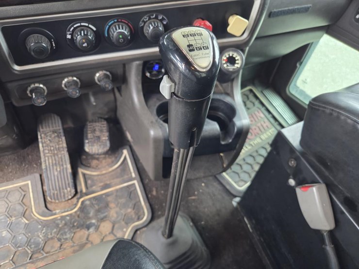 #1701-•-2013-kenworth-t800-log-truck-image-100