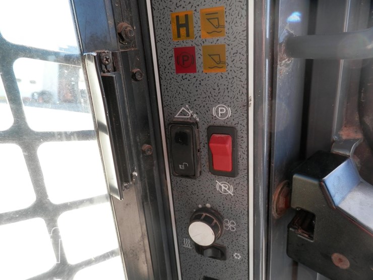 gehl-5640e-image-12