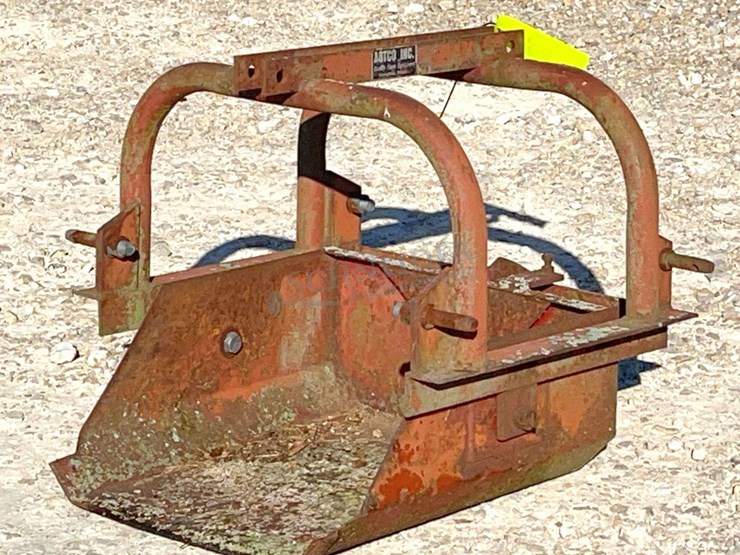 artco-3-pt.-trip-dirt-scoop,-from-the-estate-of-dr.-ken-buchmann-image-2