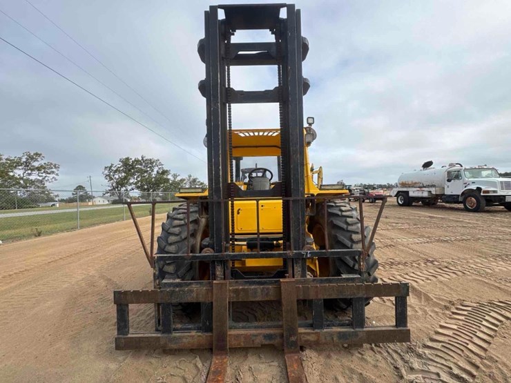 sellick-s80j4e-4-rough-terrain-forklift-image-3