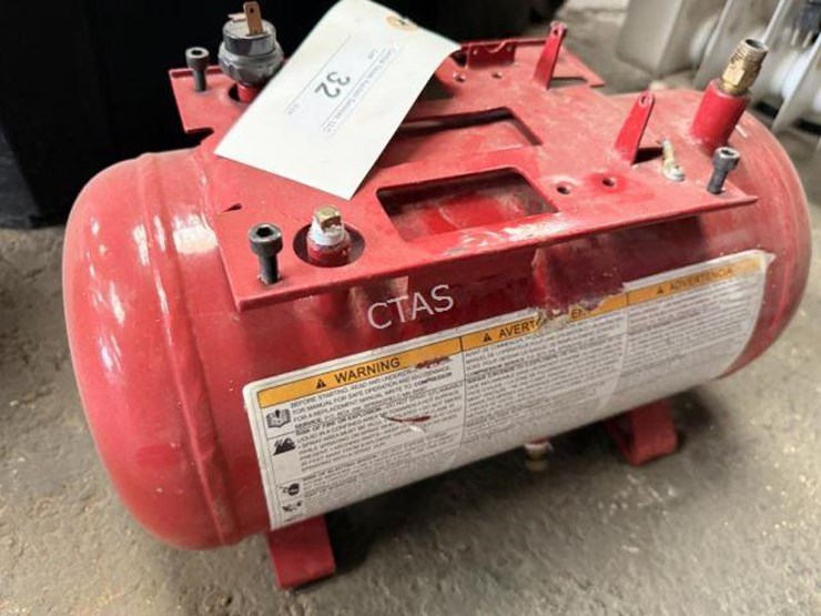 #32-•-coleman-power-mate-vp201-2-gal-air-compressor-tank-image-2