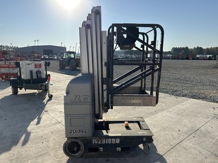 2014-jlg-20mvl-image-6