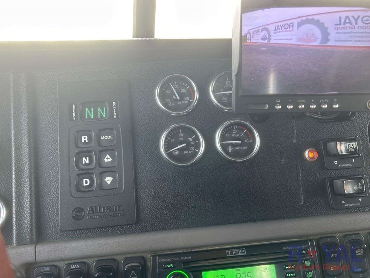 2014-peterbilt-384-image-26