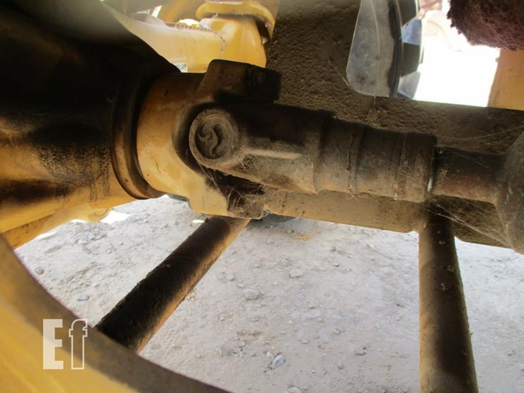 2004-caterpillar-416d-image-17