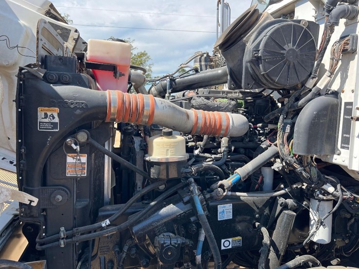 2012-peterbilt-pb348-fuel-&-lube-truck-image-38