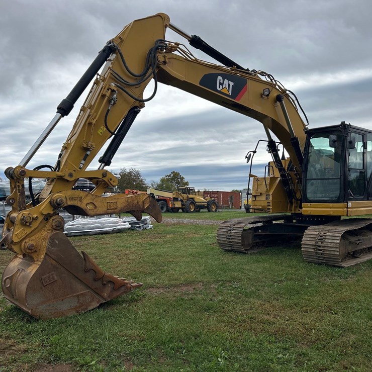 2016 CATERPILLAR 325FL