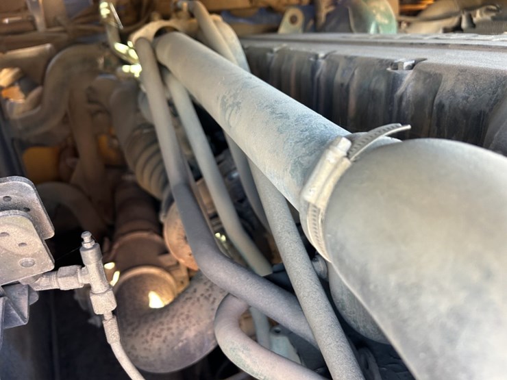 2004-volvo-a40d-image-51