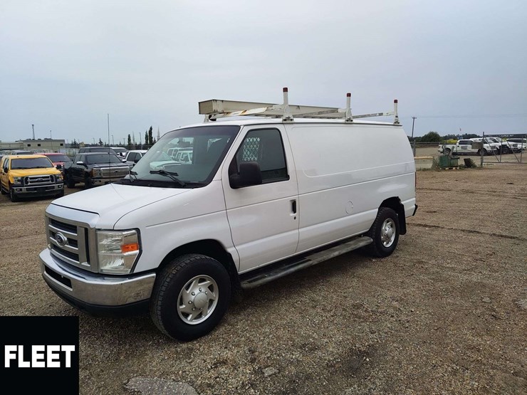 2014-ford-cargo-image-1