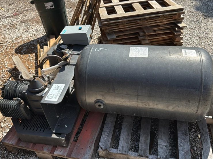 #109-•-stationary-air-compressor-image-1