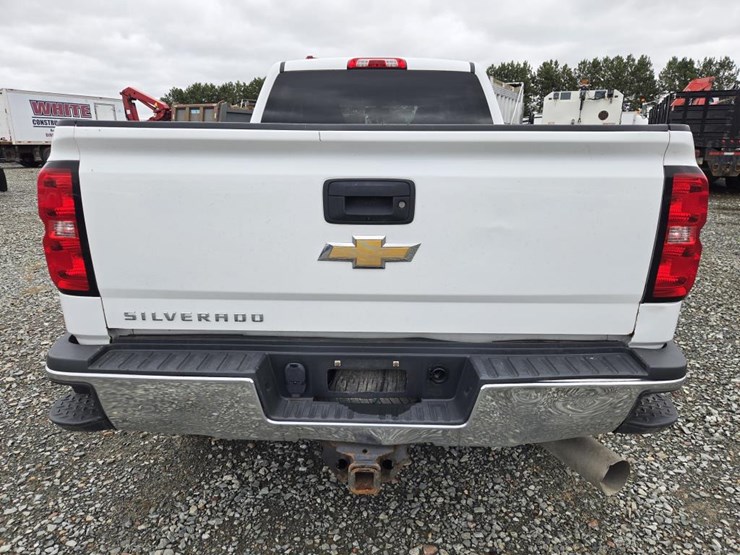2018-chevrolet-2500-image-4