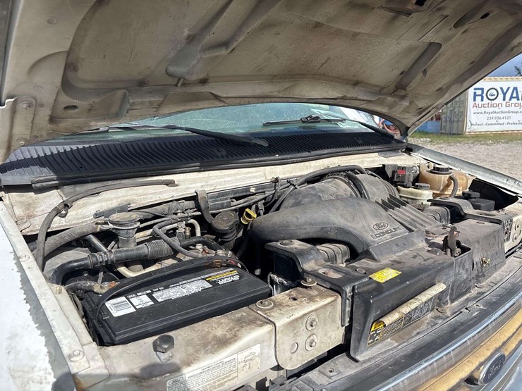 2005-ford-e250-image-13