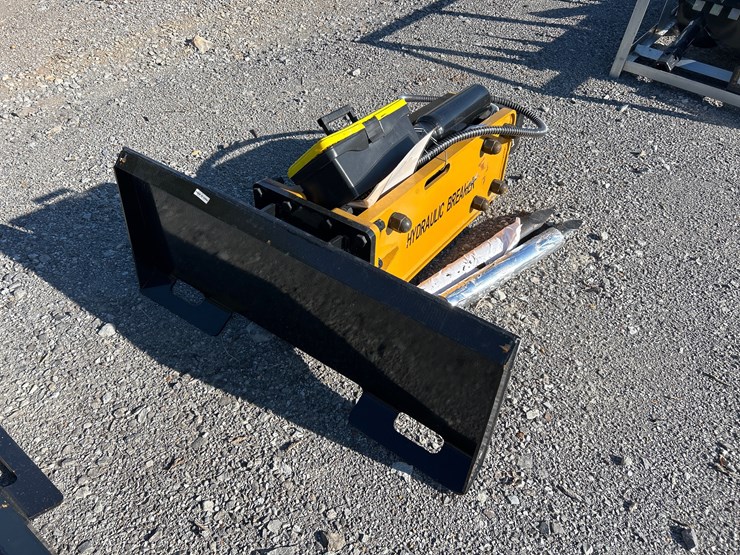 #71-•-skid-steer-hydraulic-hammer-with-two-bits-image-3