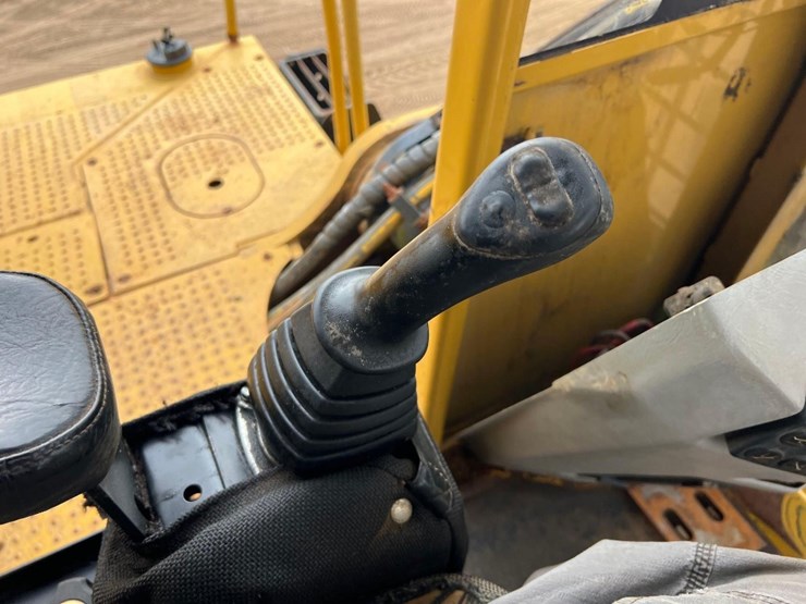 2013-caterpillar-559c-image-46