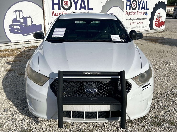2015-ford-taurus-awd-sedan-image-23