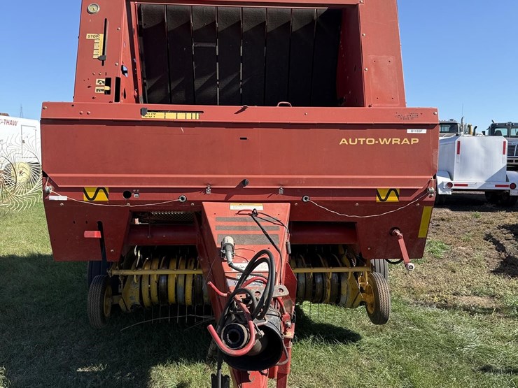 new-holland-688-image-2