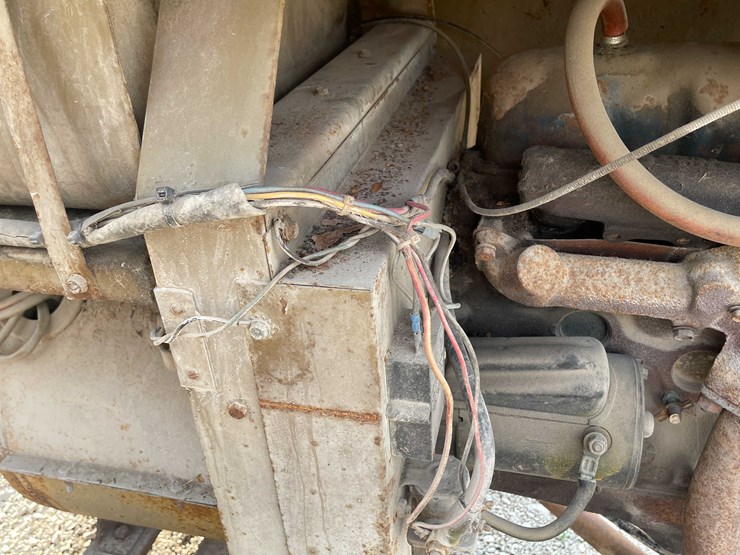 #8633-•-hobart-powerweld-303-welder-trailer-(maq)-image-38