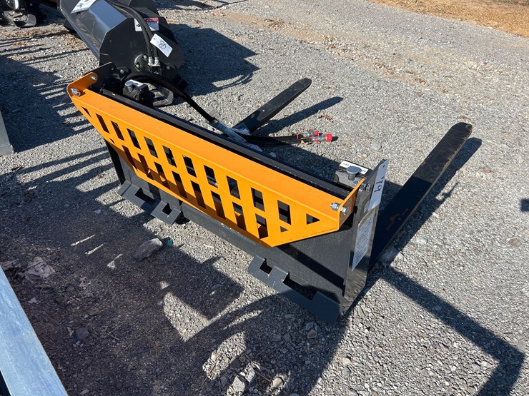 #79-•-48”-hydraulic-skid-steer-pallet-forks-image-2