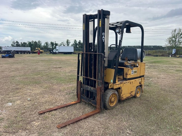 caterpillar-t30d-warehouse-forklift-image-9