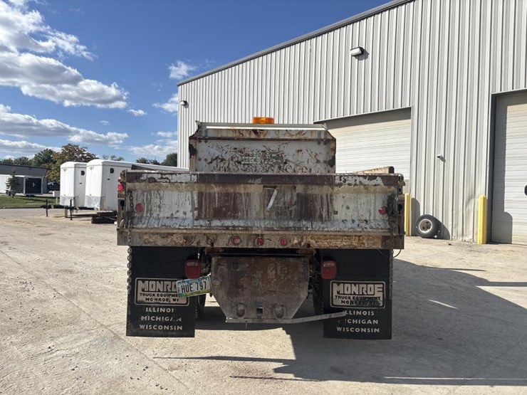 #5081-•-2005-gmc-c4500-4x4-single-axle-dump-truck-image-3