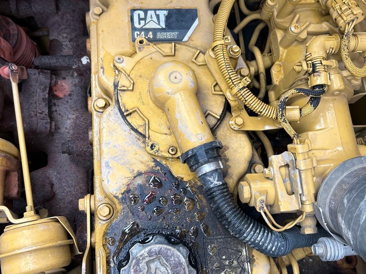 2016-caterpillar-325fl-image-22