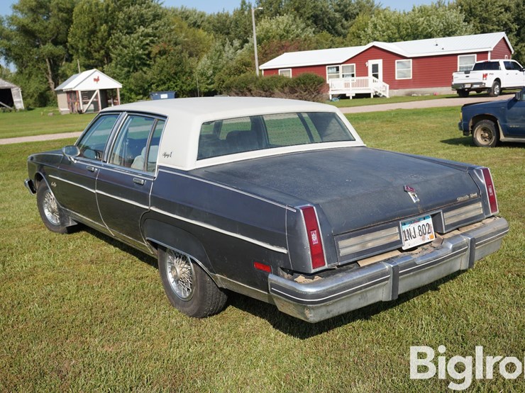 1982-oldsmobile-ninety-eight-4-door-sedan-image-7