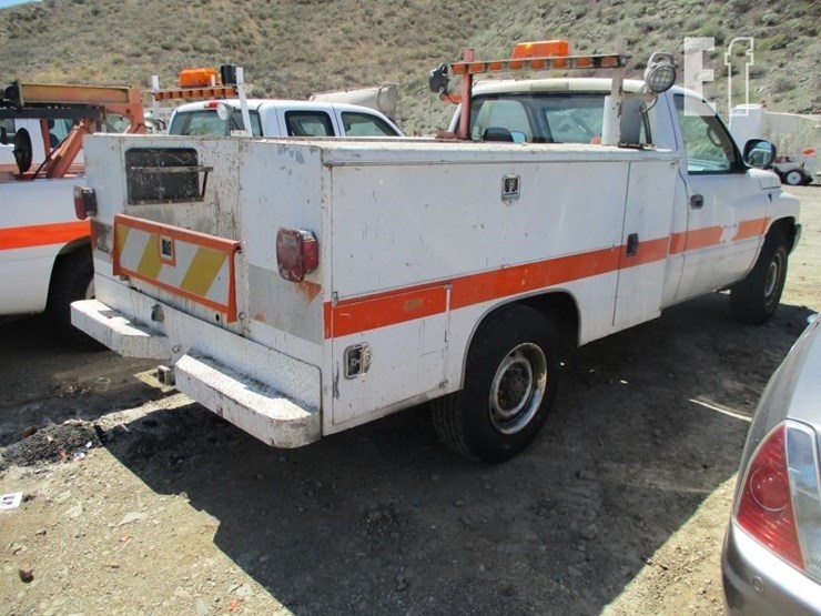 2002-dodge-2500-image-3