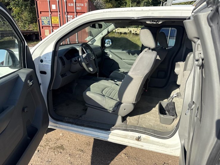 #2906-•-2017-nissan-pickup-truck-image-20