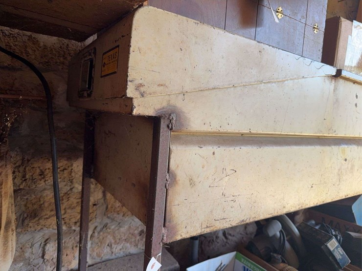 shop-built-bench---was-made-from-truck-toolbox-image-2