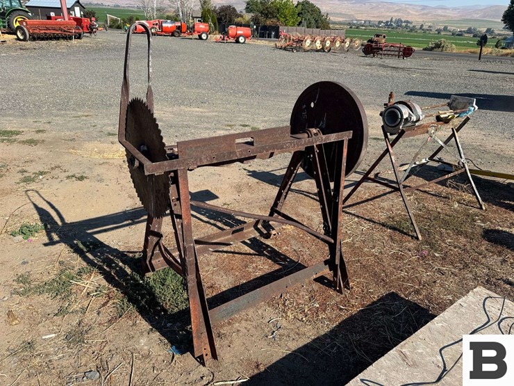 vintage-wood-saw-image-1