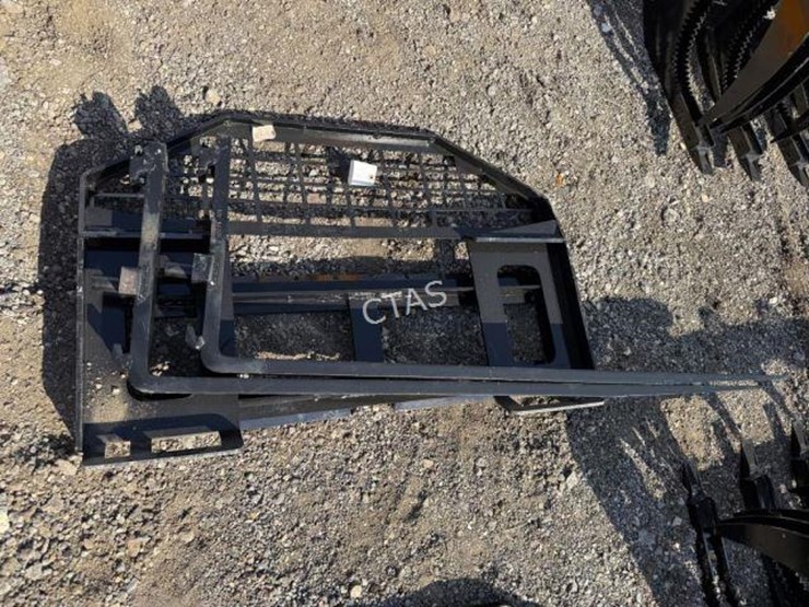 #121-•-skid-steer-fork-attachment-image-1