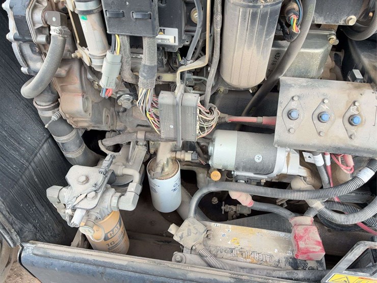 2004-caterpillar-th560b-image-15