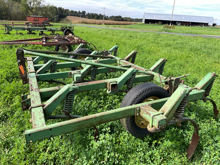 john-deere-11-image-14
