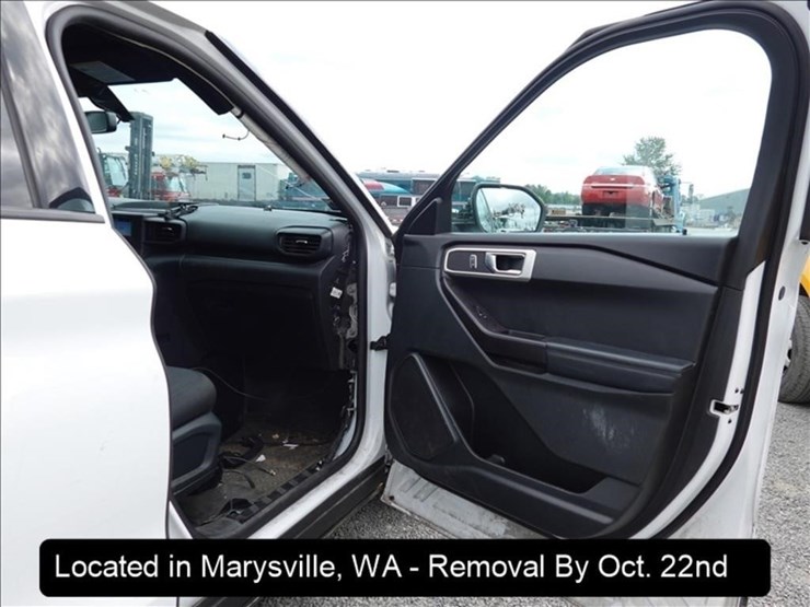 2020-ford-explorer-image-24