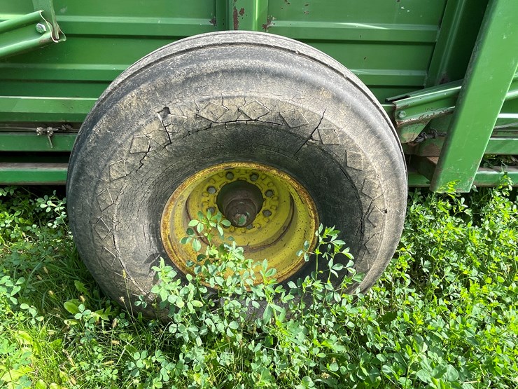 john-deere-200-image-26