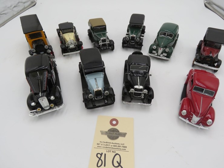 toy-truck-and-car-grouping-image-2