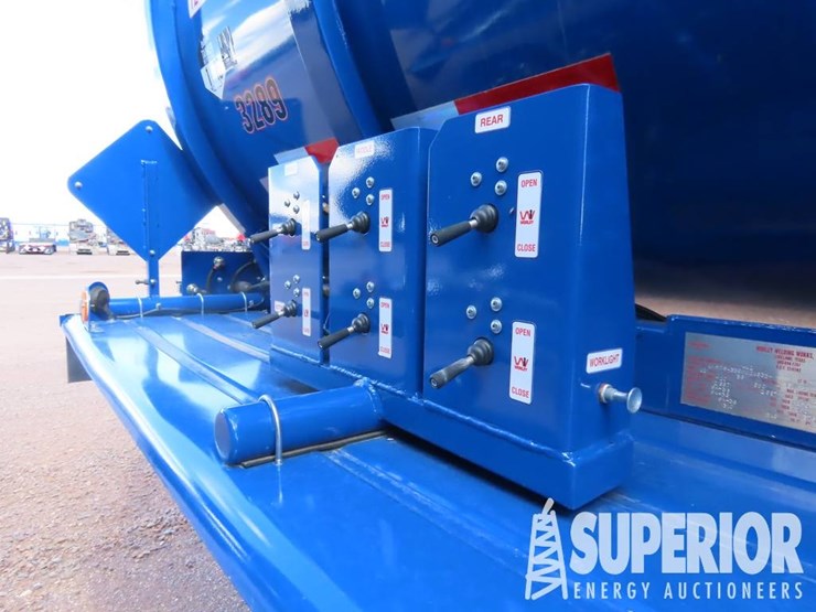 (x)-(4-43)-2017-worley-3-axle-8000-gal-transport-t-image-5