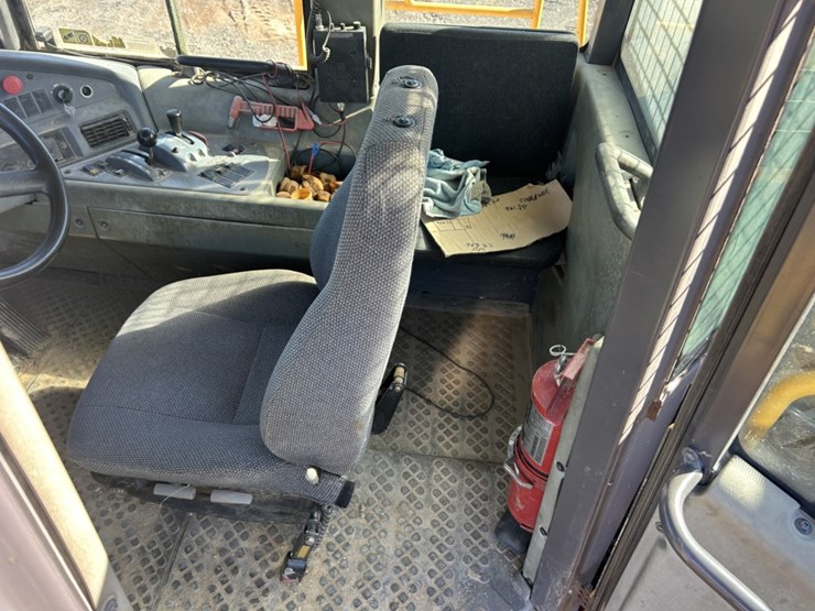 2004-volvo-a40d-image-33