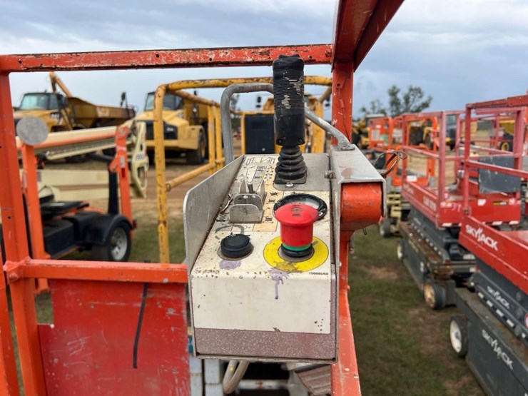 jlg-scissorlift-image-13