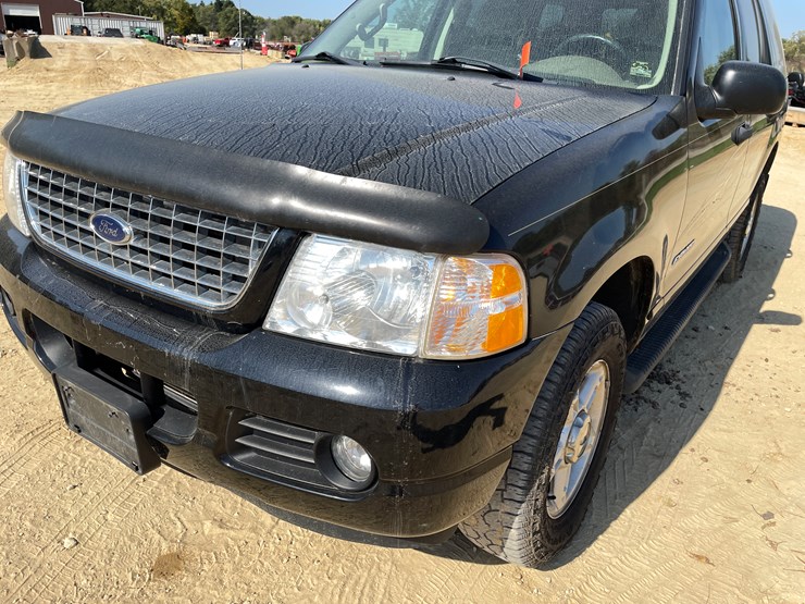 2004-ford-explorer-image-11