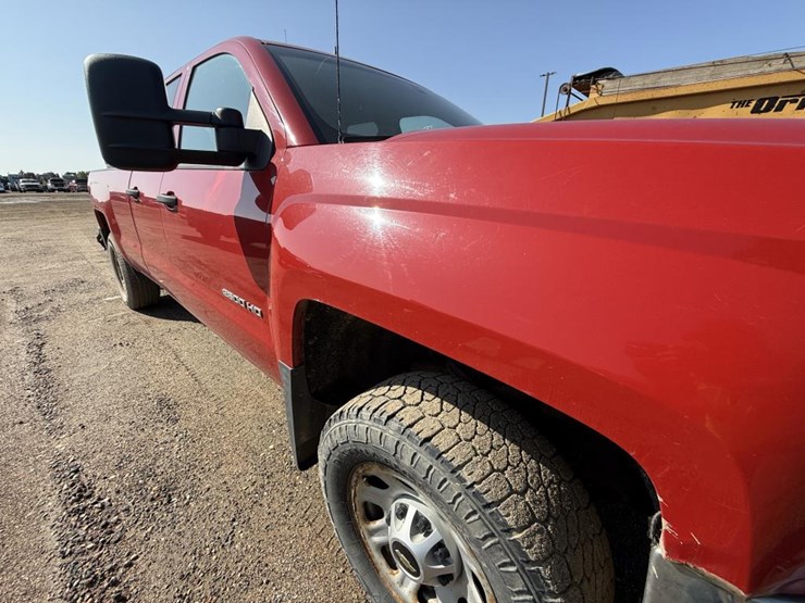 #2114-•-2015-chevrolet-silverado-2500hd-4x4-pickup-truck-image-22