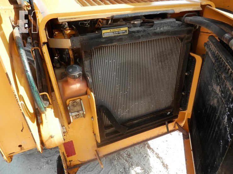 deere-320-image-19