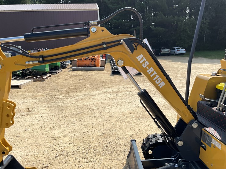 #211-•-new-rt15r-mini-excavator-image-10