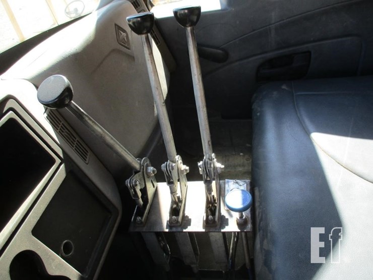 2011-international-durastar-4300-image-10